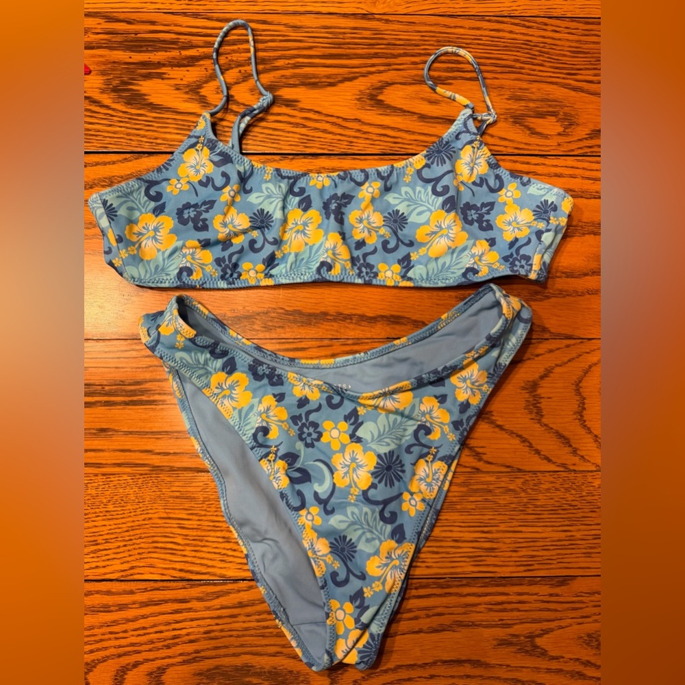 La Hearts by PacSun Blue and Yellow Floral Bikini set Medium Top, Small bottoms